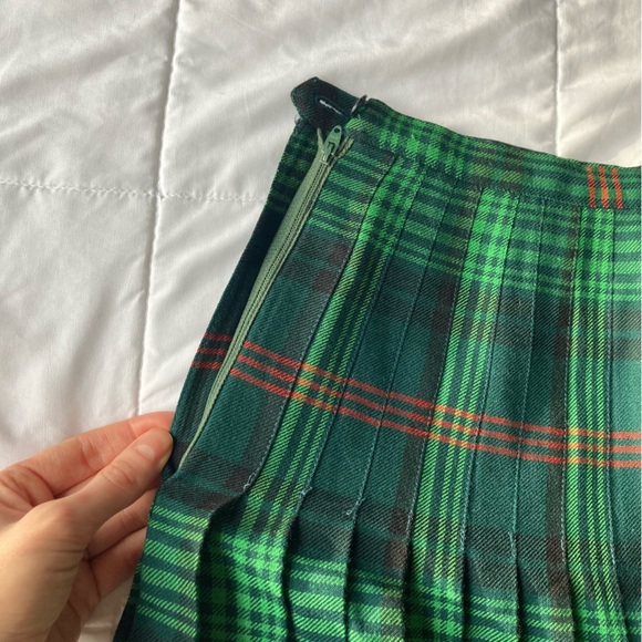 VINTAGE 70’s Plaid Pleated Skirt 100% Wool - Picture 7 of 7